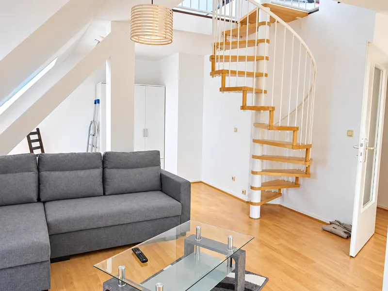Helle Maisonette-Dachgeschosswohnung mit Galerie, EBK & Möblierung in Berlin-Wedding — photo 1
